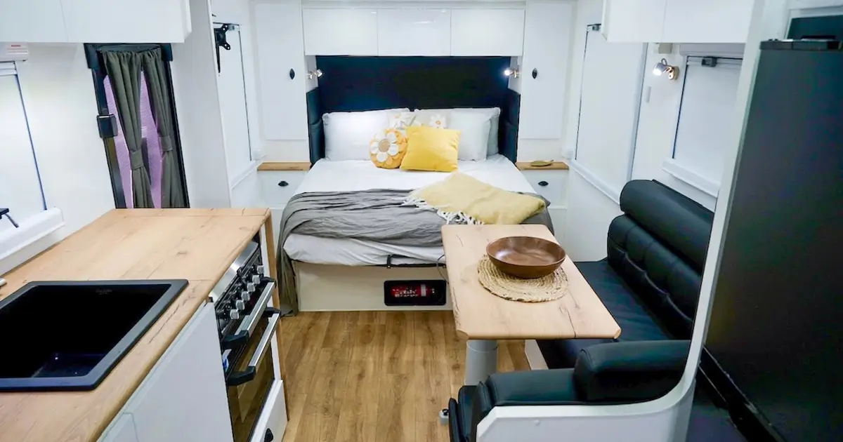 hurricane_interior01