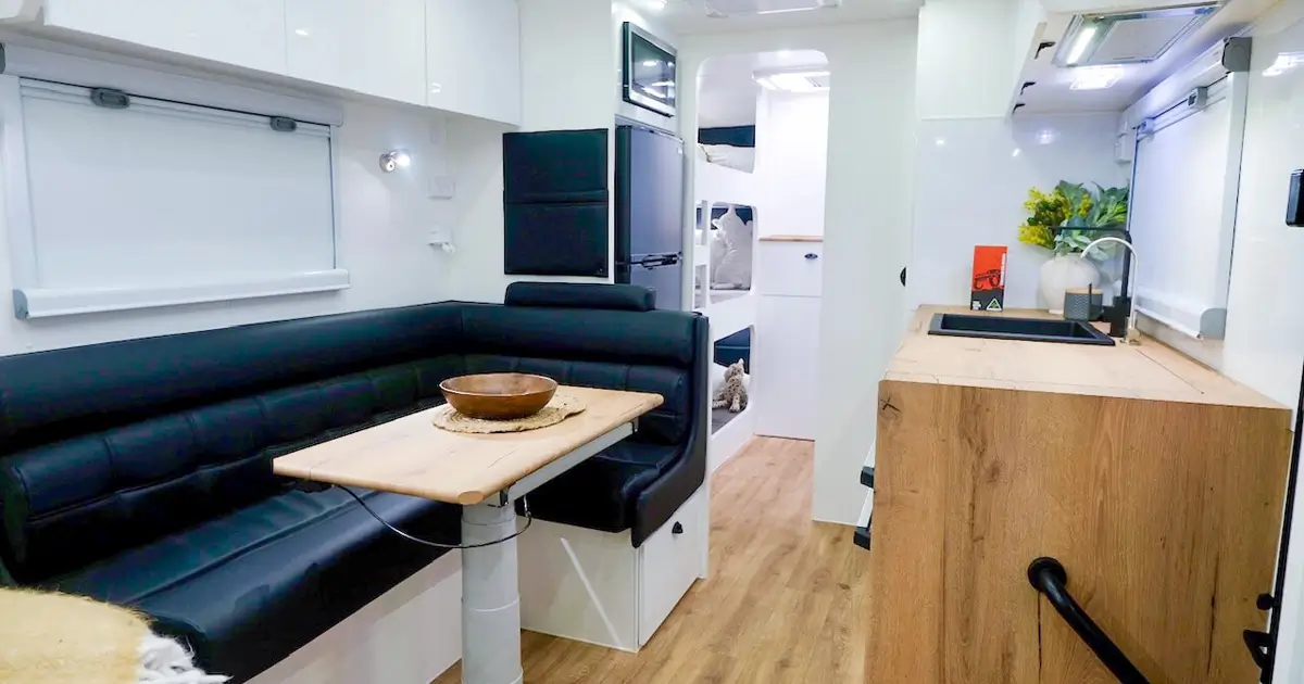 hurricane_interior02
